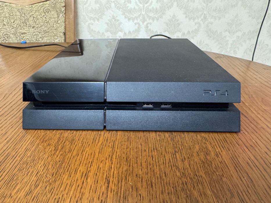 Продам Playstation 4