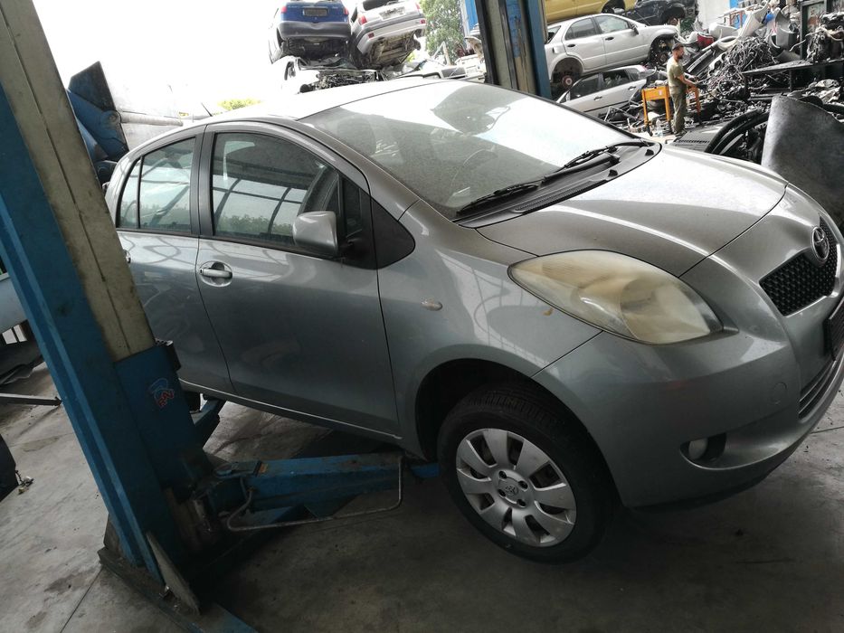 Радятори/торпедо/предница/буфер за Тойота Ярис 2006--2010 г БЕНЗИН