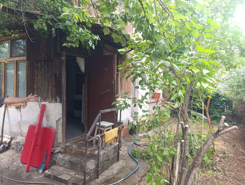 Срочно продаётся квартира с двориком около сотки,45м.кв.Парк Фурката.