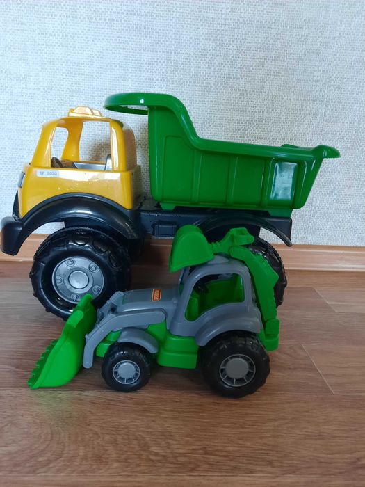 Машинки грузовая и трактор