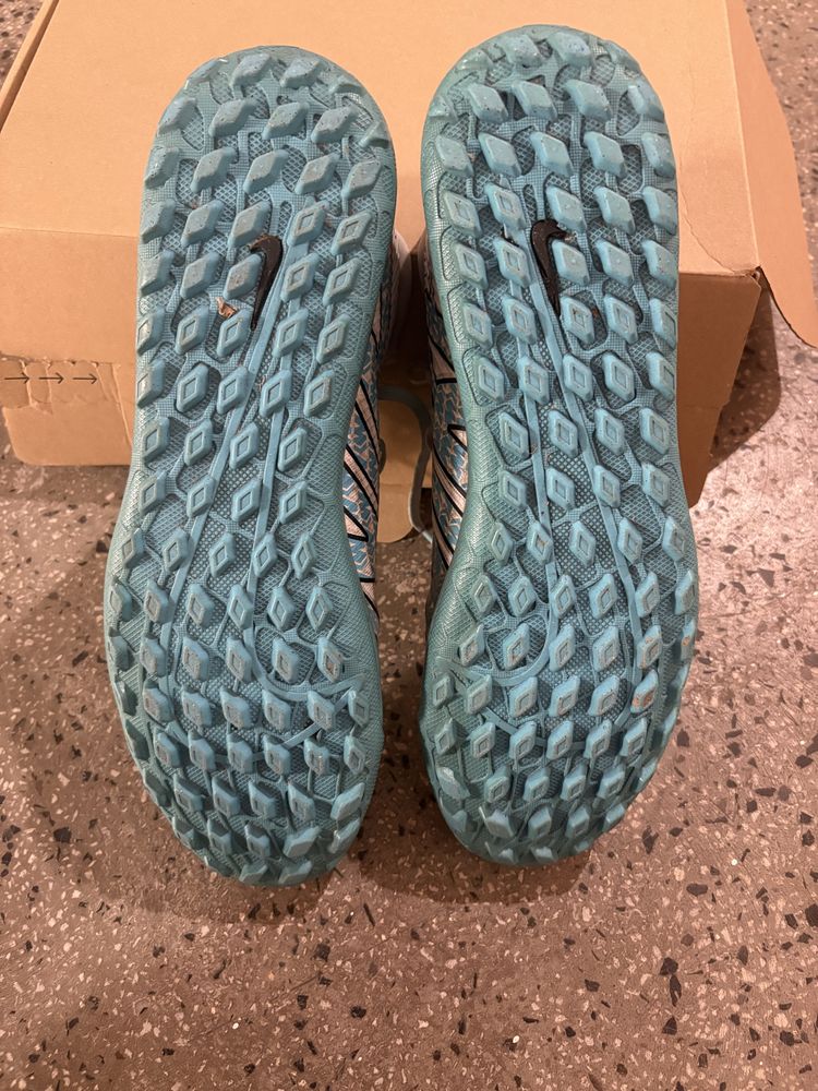 Стоножки Nike.