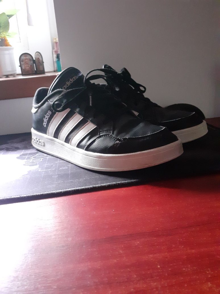 Papuci Adidas...