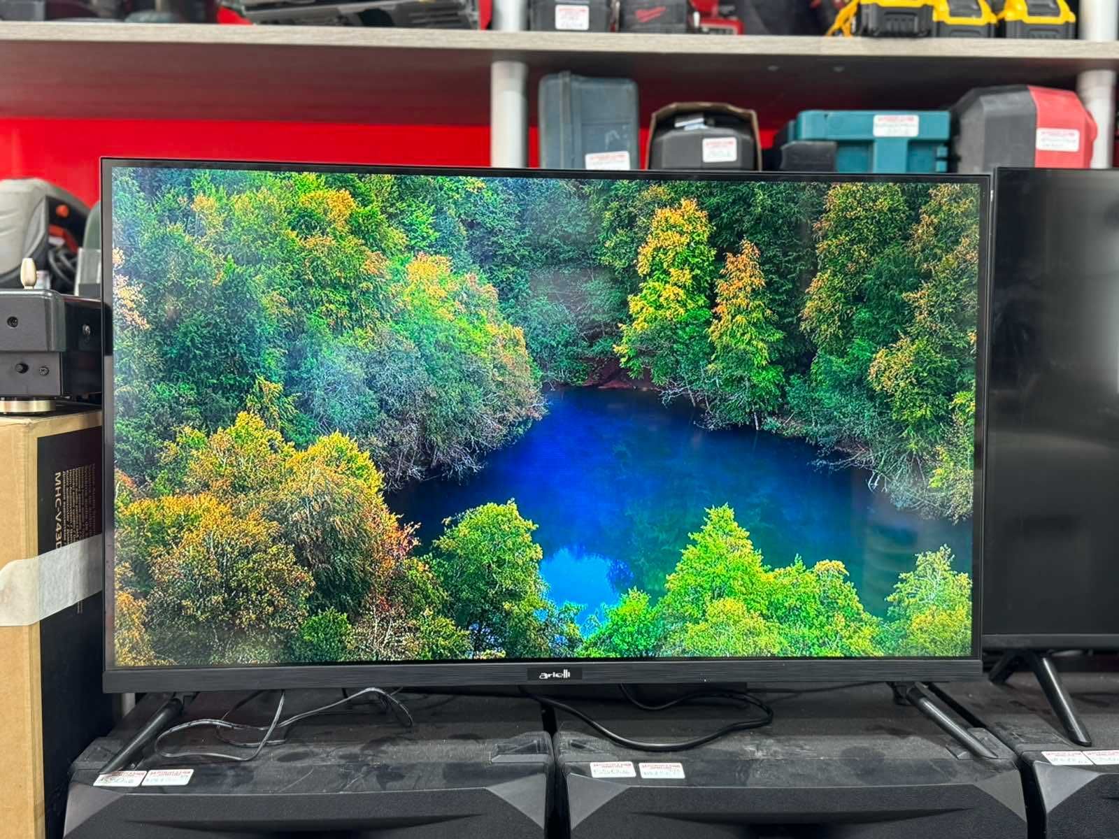 Телевизор Arielli LED32N218T2