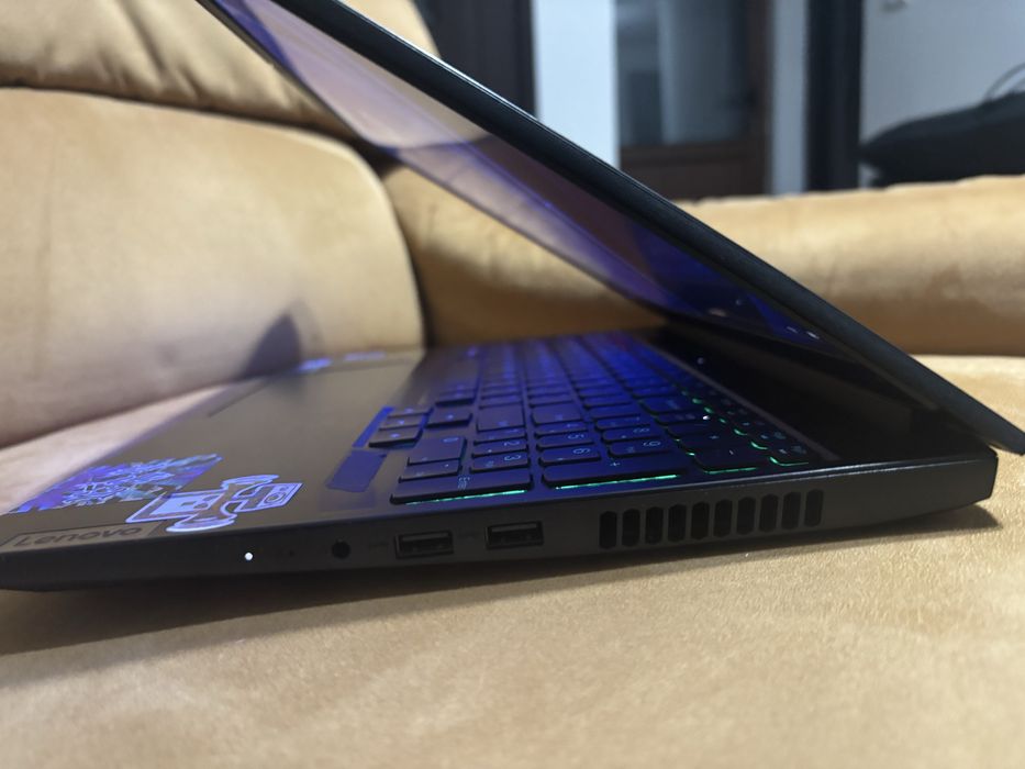 Leptop gaming lenovo ideapad gaming 3 i5-11300H rtx3050 8gb RAM