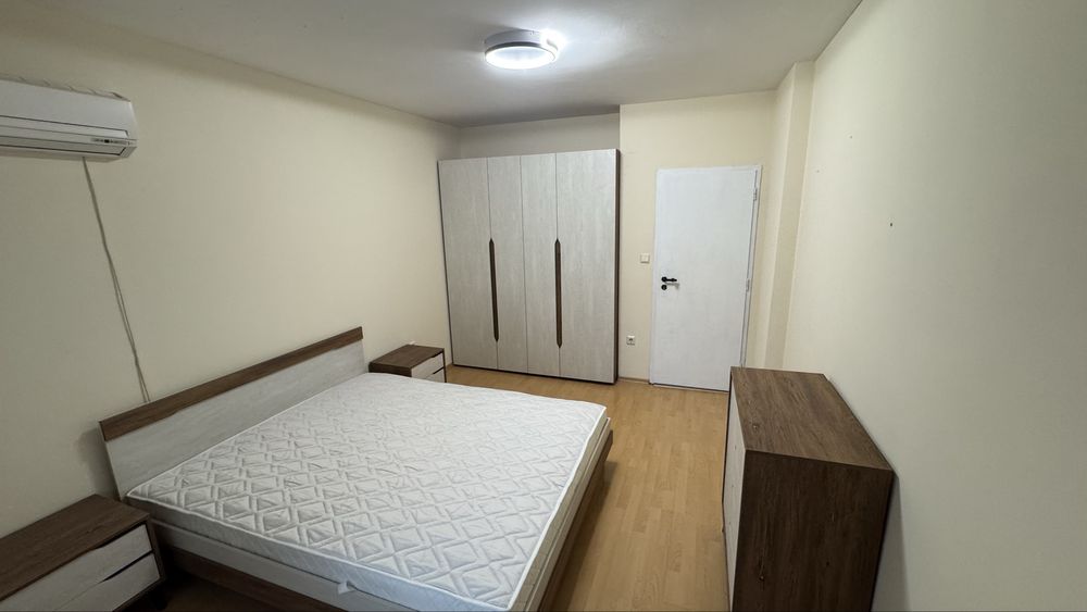 Двустаен апартамент под наем с гараж в Младост 1