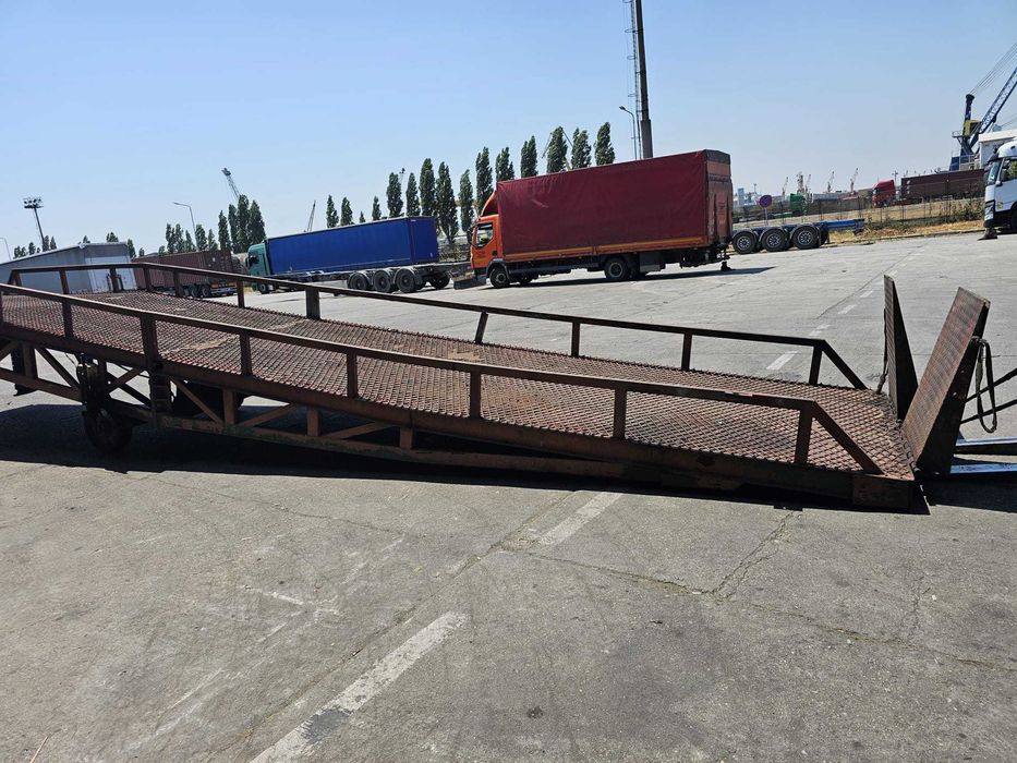 Rampa mobila pentru descarcare marfa containere / incarcare camioane