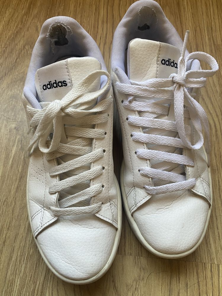 Обувки Adidas номер 39