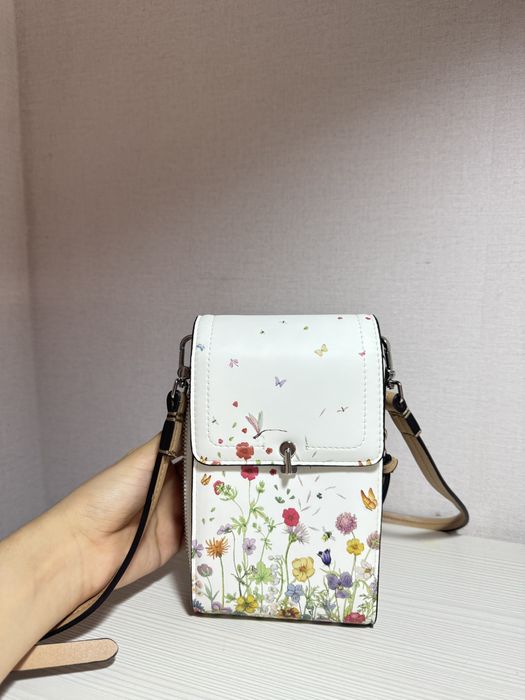 Сумка,хорошего качества,новая,не ношенная,белая с узорами