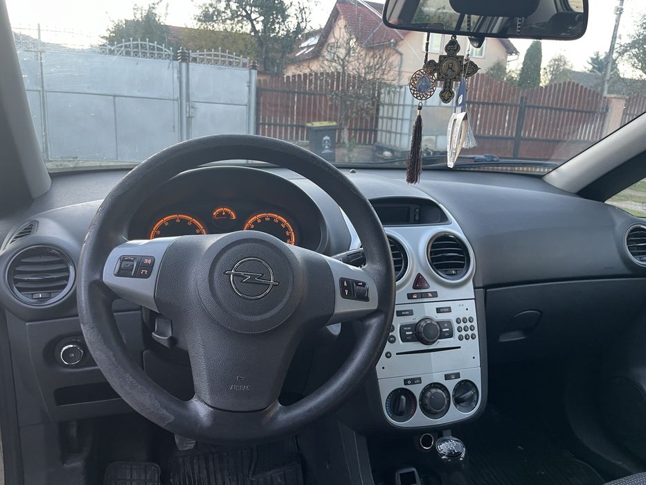 Opel Corsa 1.2 Benzină An 2011
