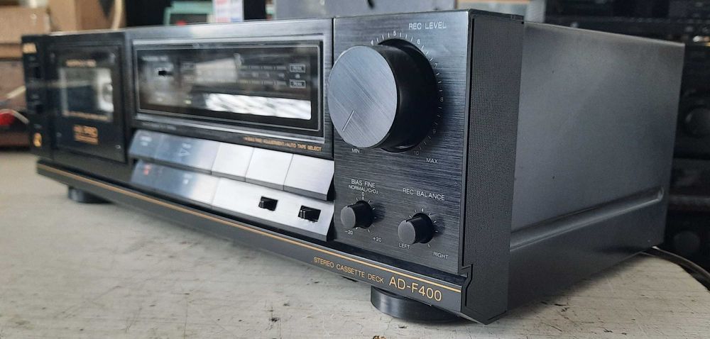 Продавам чудесен двуглав дек  AIWA AD-F400