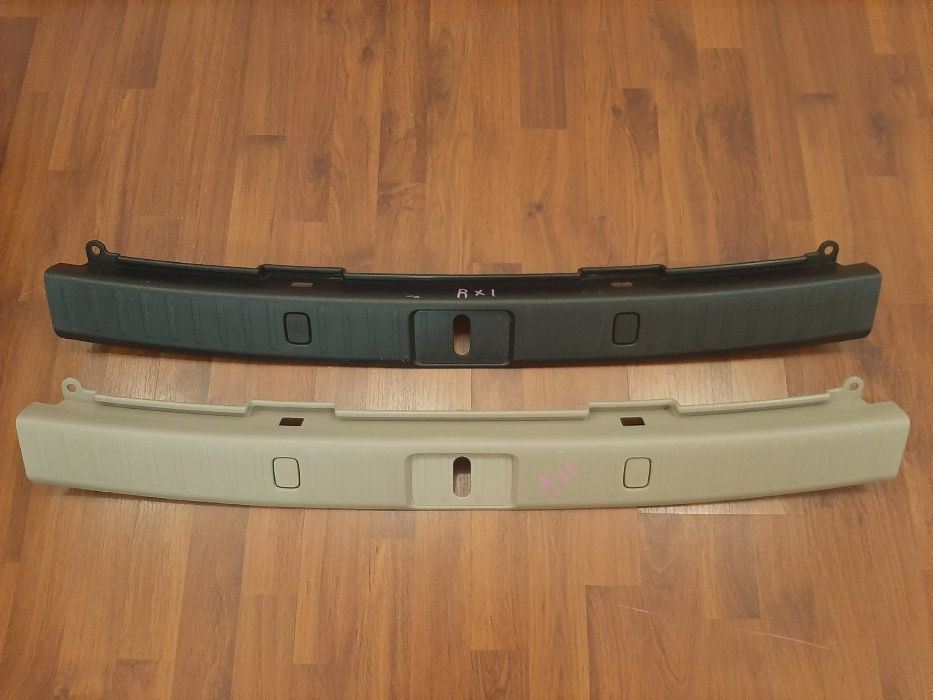 Продам Накладка замка багажника Lexus RX350 Toyota Harrier