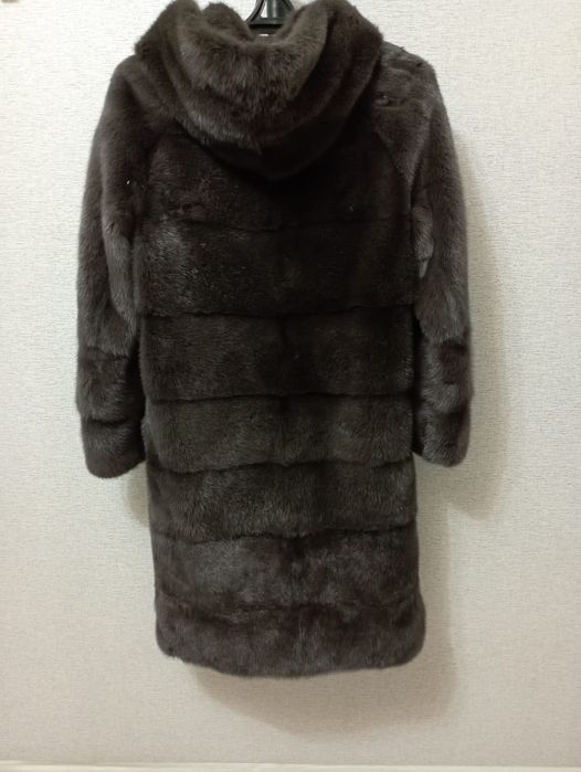 Продаю женскую норковую шубу в отличном состояний