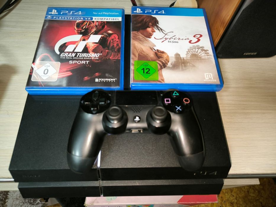 Playstation 4 + диски Gran Turismo и Syberia 3
