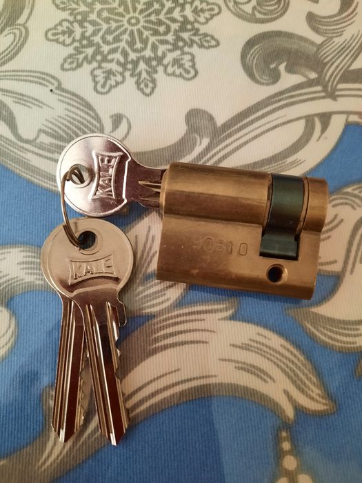 Продаётся сердцевина половинка для холодильной камеры KALE 40mm