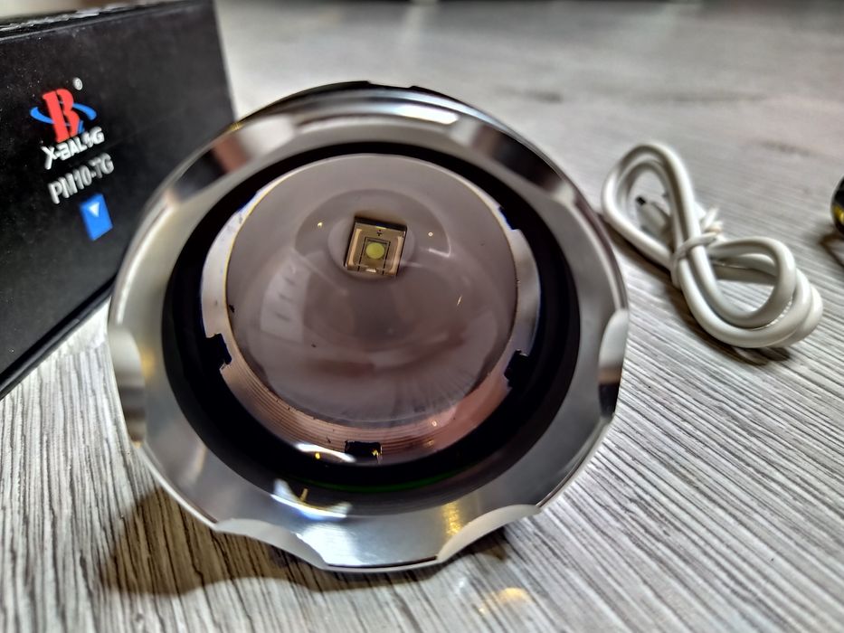 Lanterna cu LED LASER ALB PM20 ULS SI ZOOM, cu Rază Lungă 1300 METRI!