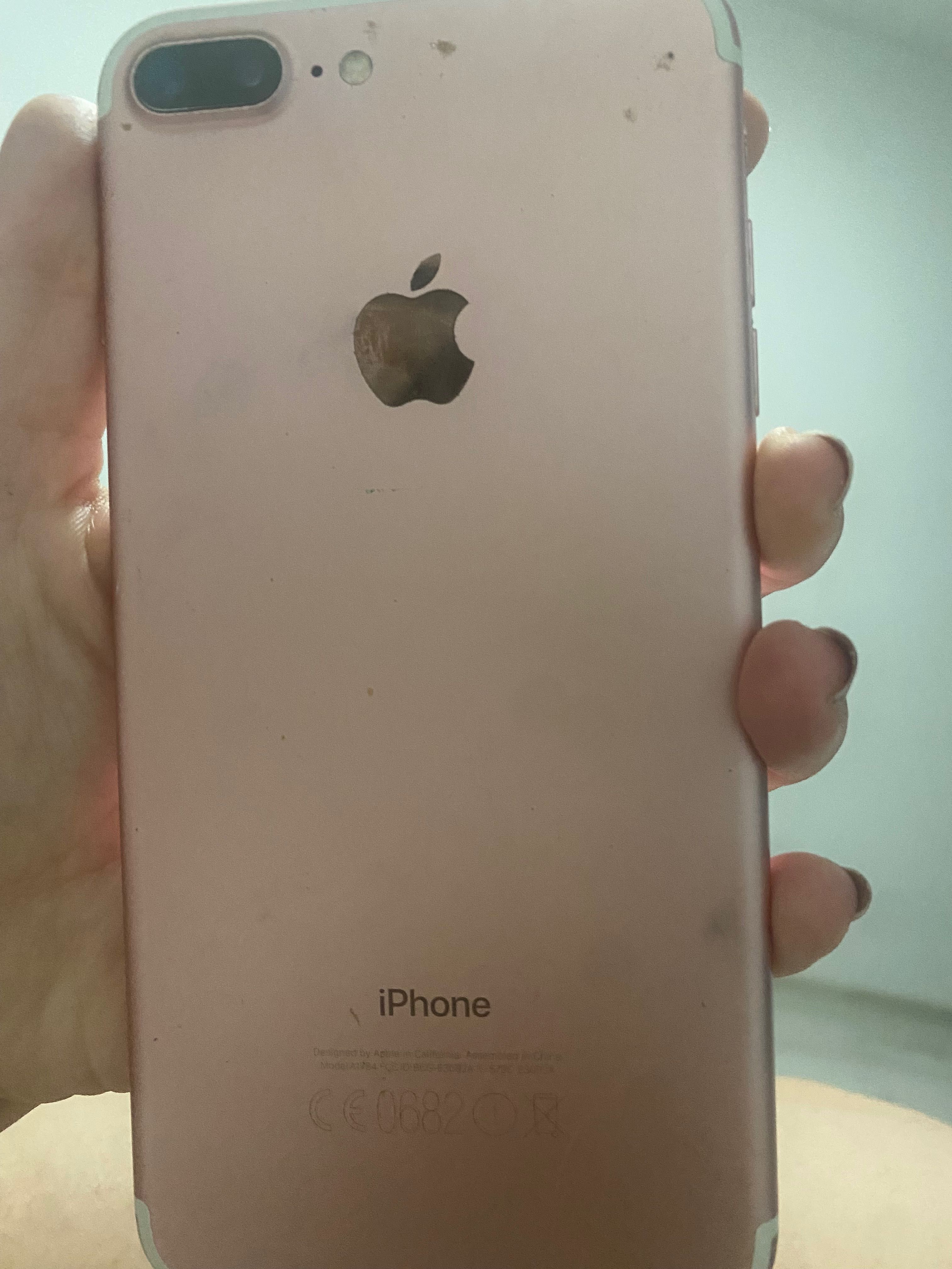 Продавам IPhone за части