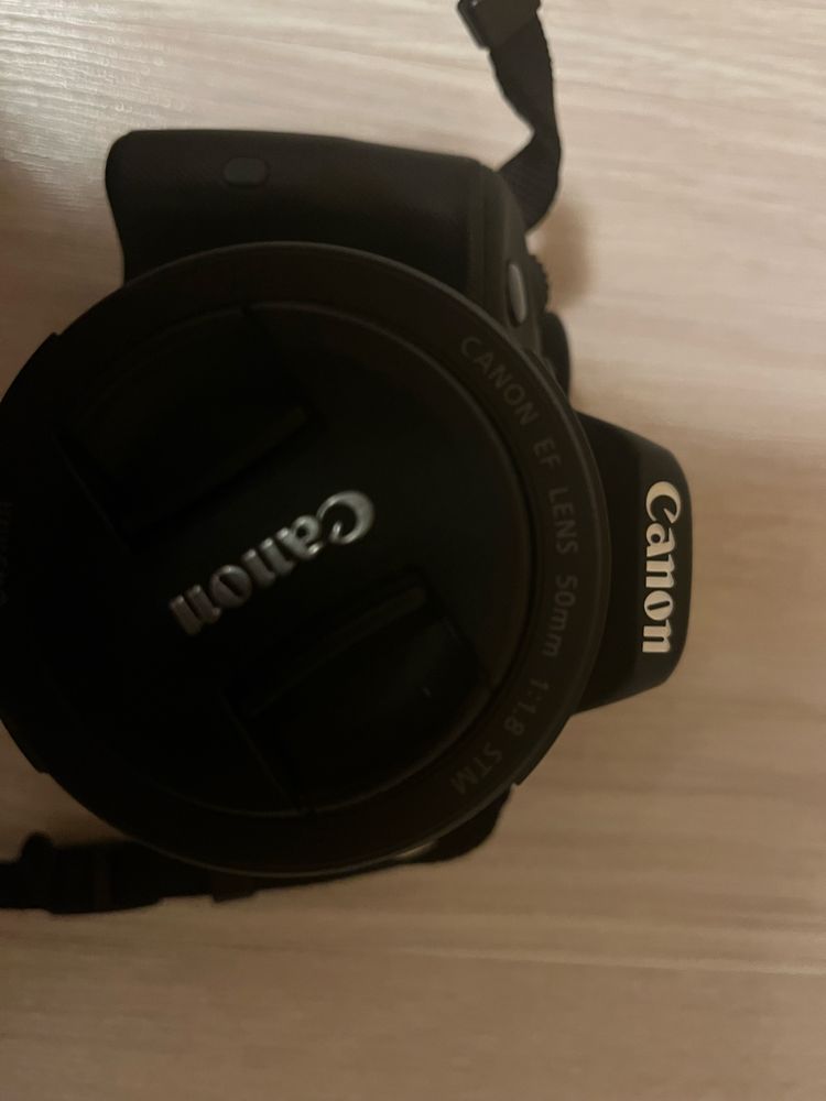 Canon EOS 100 D + допълнителен обектив + статив + чанта