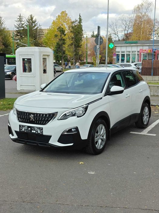 Peugeot 3008.  Benzina 1.2 130ps  2019 M