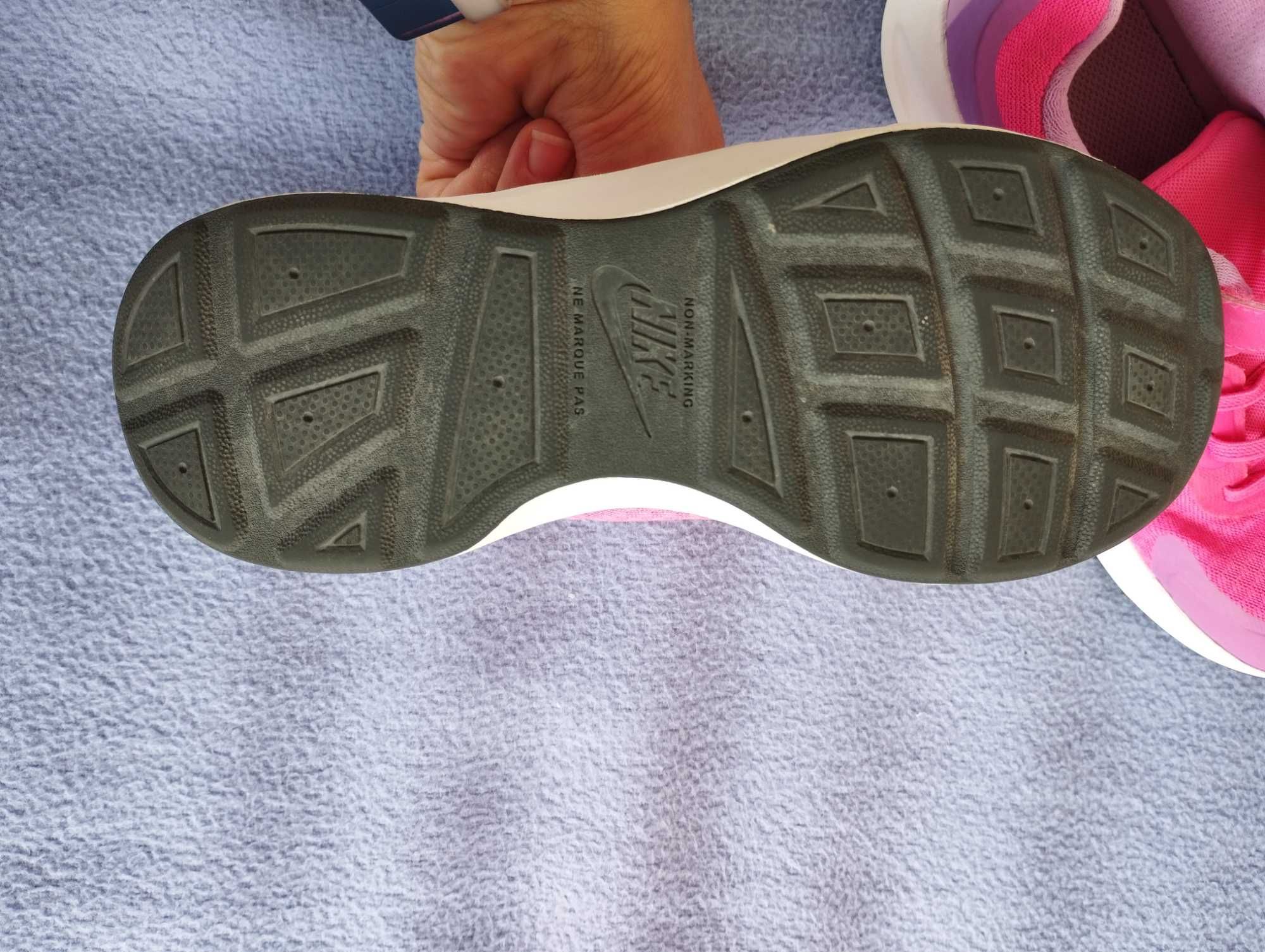Летни Nike и Crocs номер 33/34.