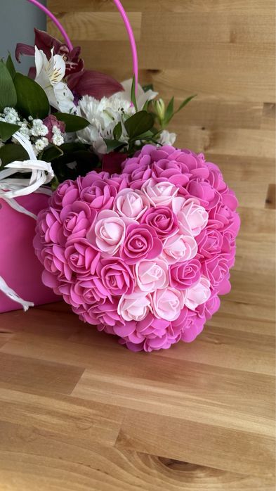 Ръчно изработено сърце с вечни рози 20см