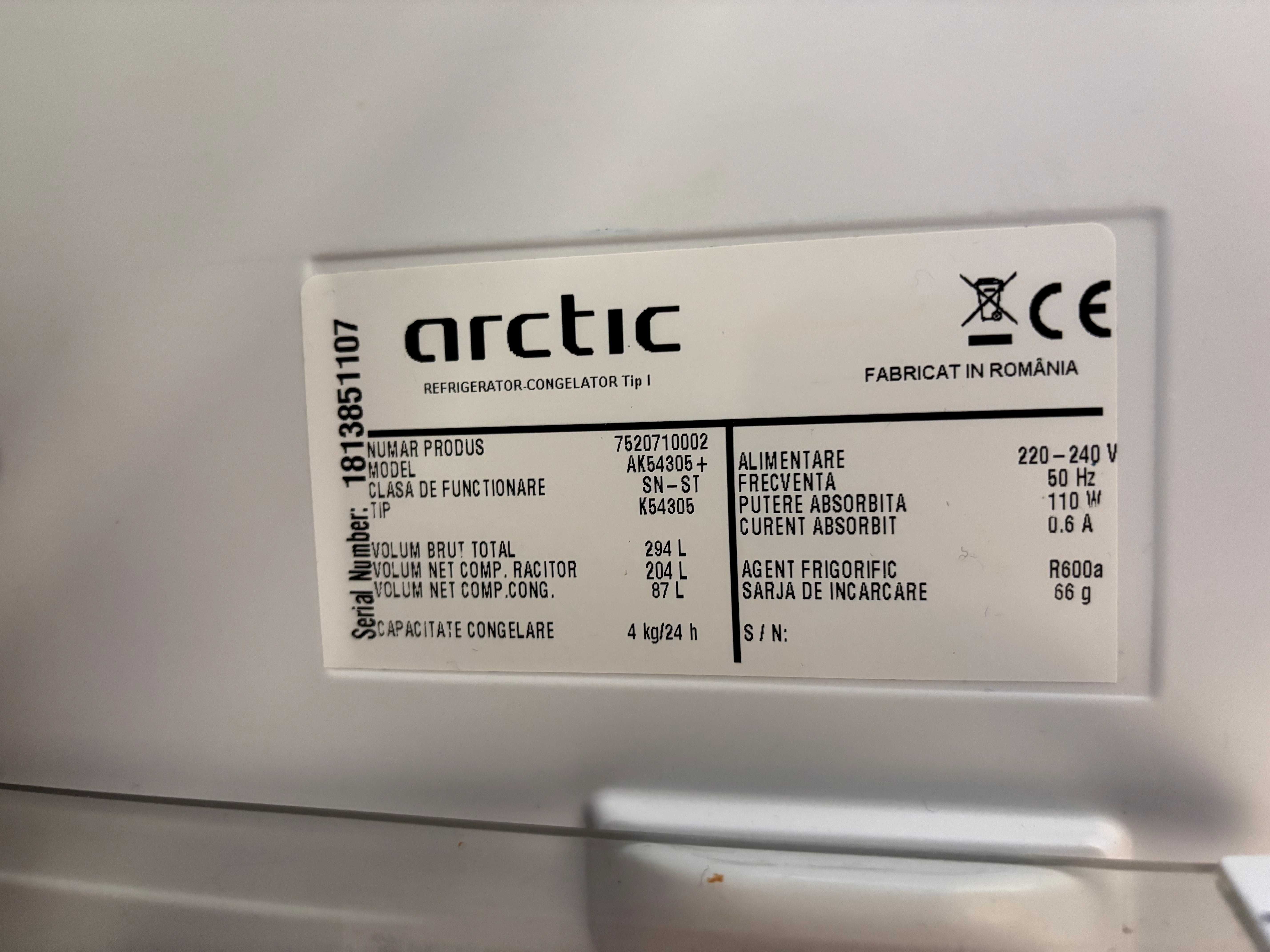 Frigider Arctic cu congelator model AK54305+