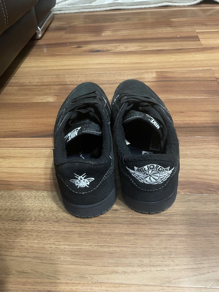 Jordan 1 low Black Phantom