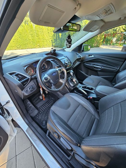 Vând Ford Kuga II E5