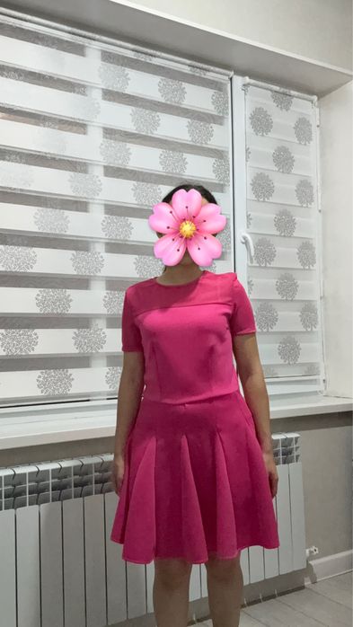 Стильное розовое платье