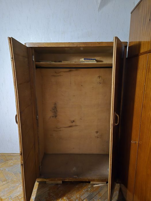 Ретро Дървен Гардероб