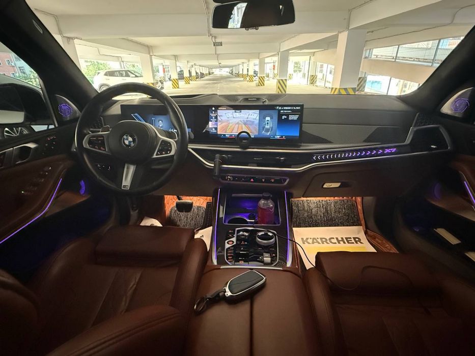 Bmw x7 40i srochna sotiladi