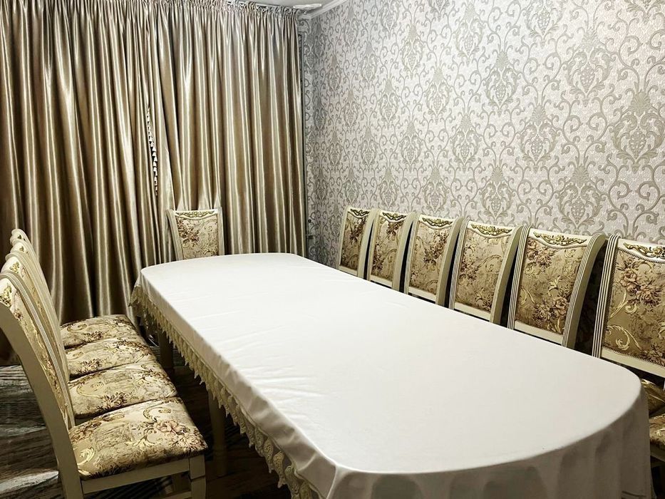 Стол со стульями