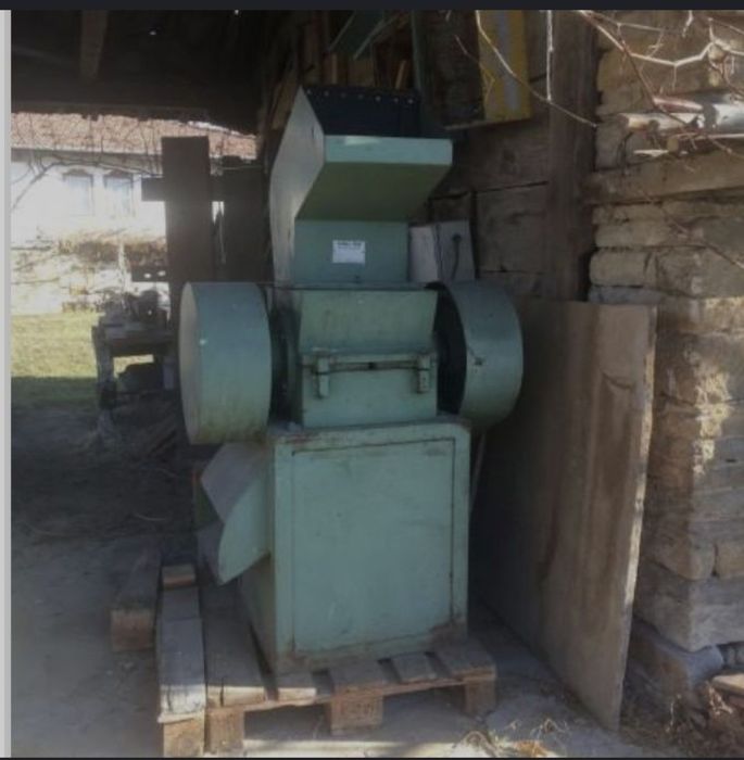 Дробилка за пласмаса  трифазна