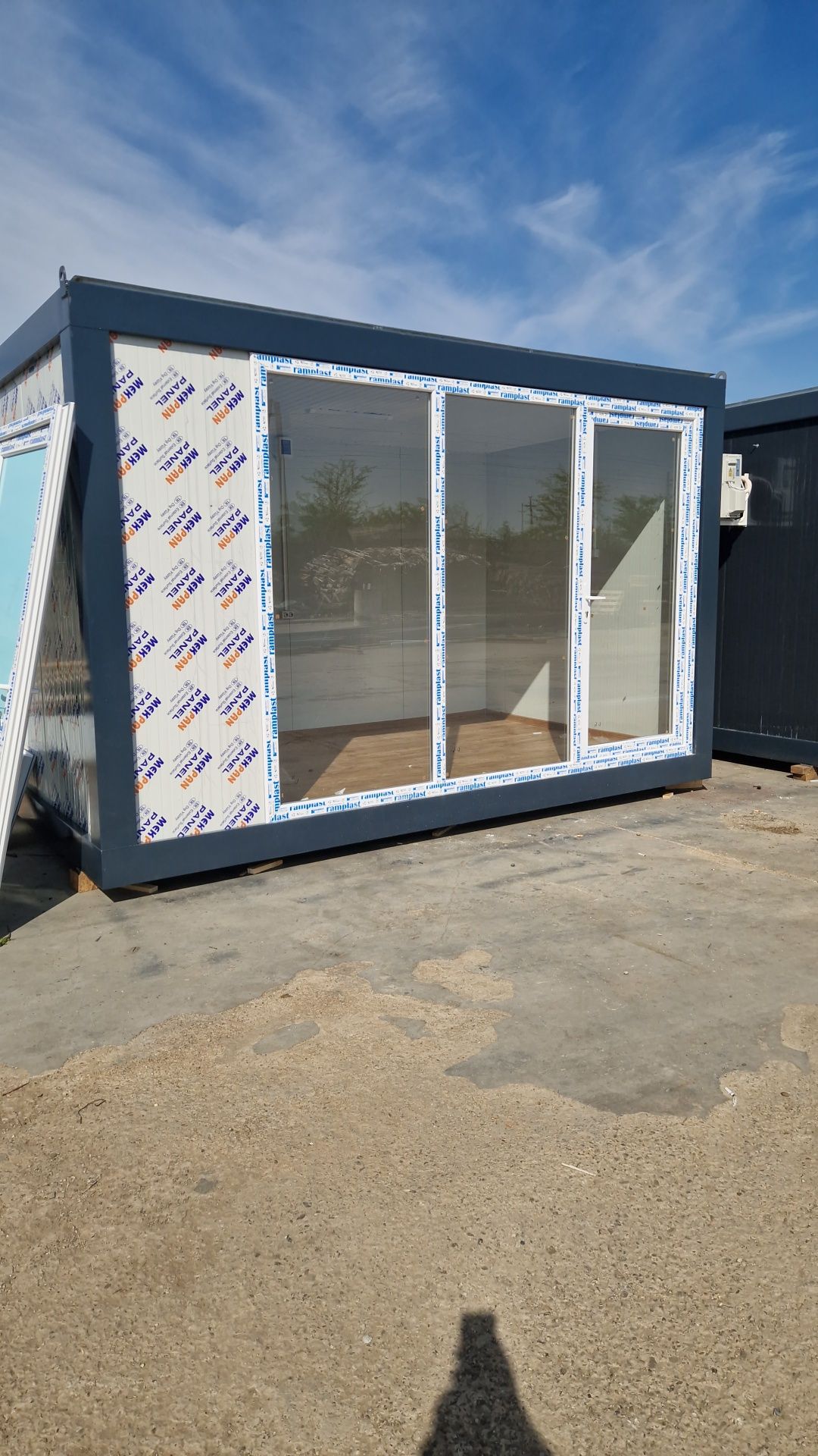 Vând containere modulare birou cafenea vitrina grup sanitar orice mode