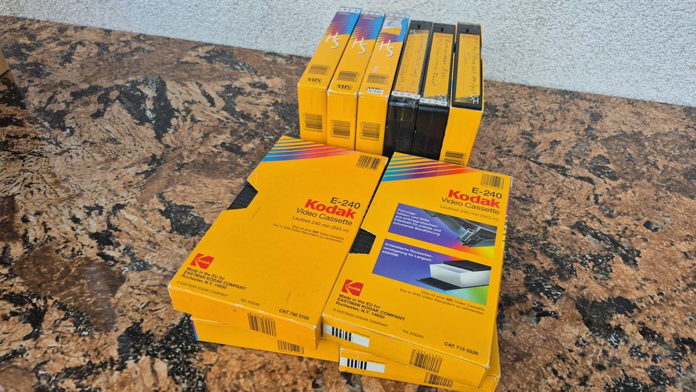 Vând 14 casete video VHS originale Kodak 240 minute. Colectie filme