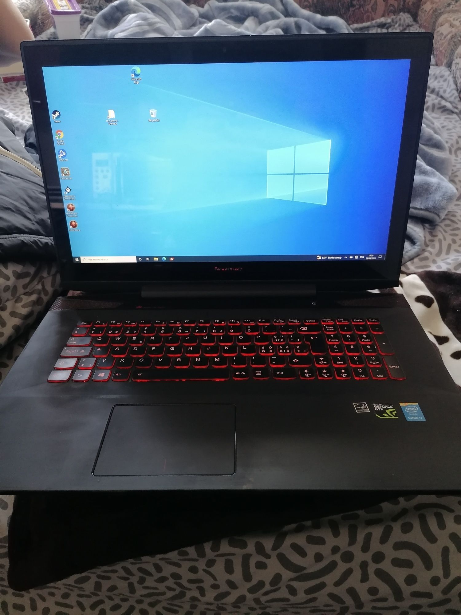 Salut vând laptop lenovo Y700 gaming