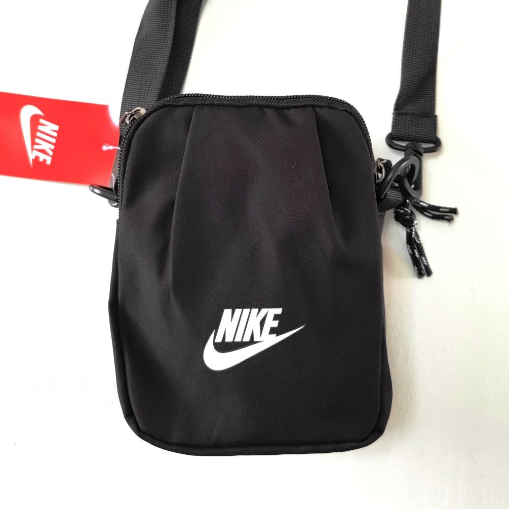 Чанта/чантичка Найк (Nike)