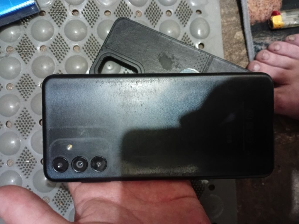 Samsung A04s продам срочно