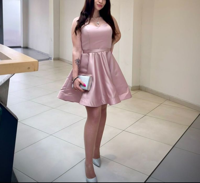 Продавам елегантна рокля