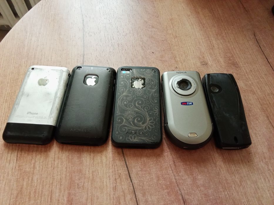 Нокия и Айфон 5 моделей.