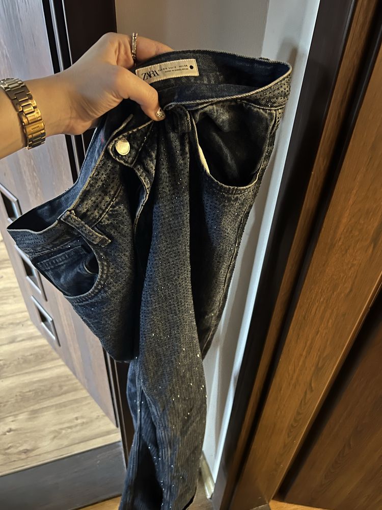 Блестящи дънки с камъчета Zara