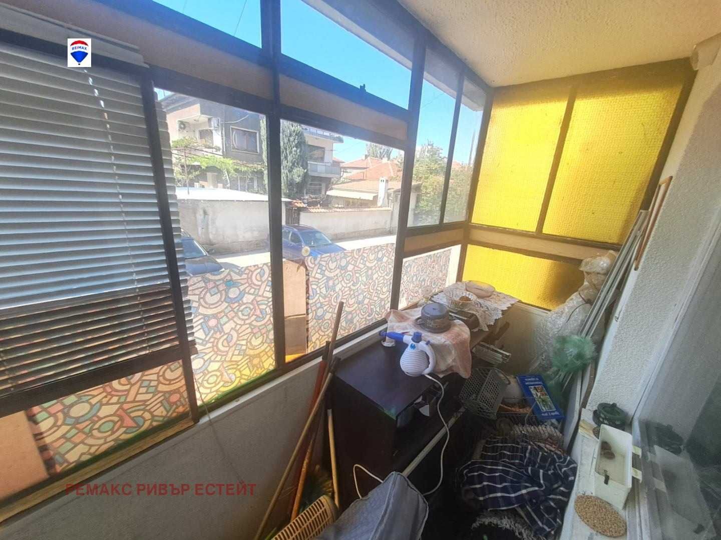 Двустаен апартамент за продажба кв. Родина 1