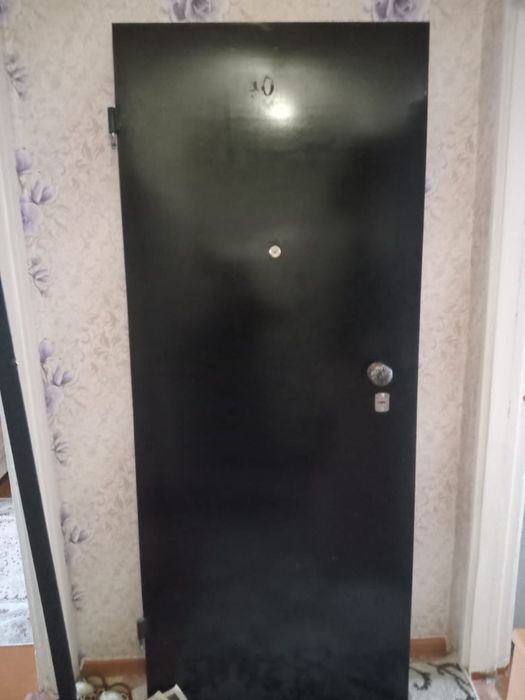 Продам железную дверь