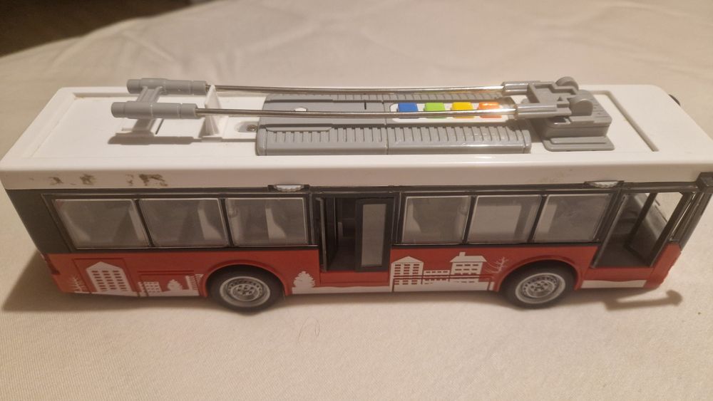 Играчки автобуси