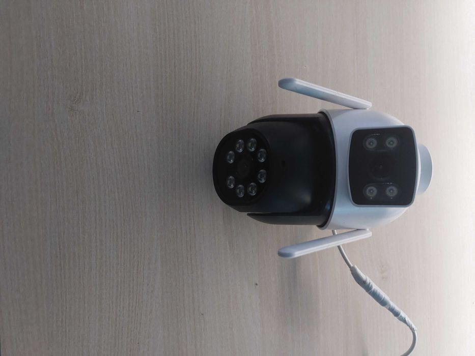 Нова камера с хубава резолюция с карта памет 64 гб