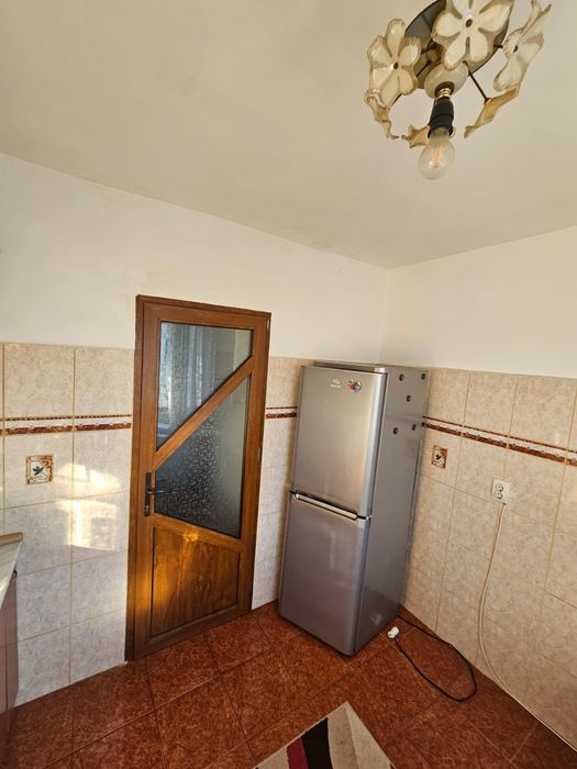 Inchiriez apartament 3 camere