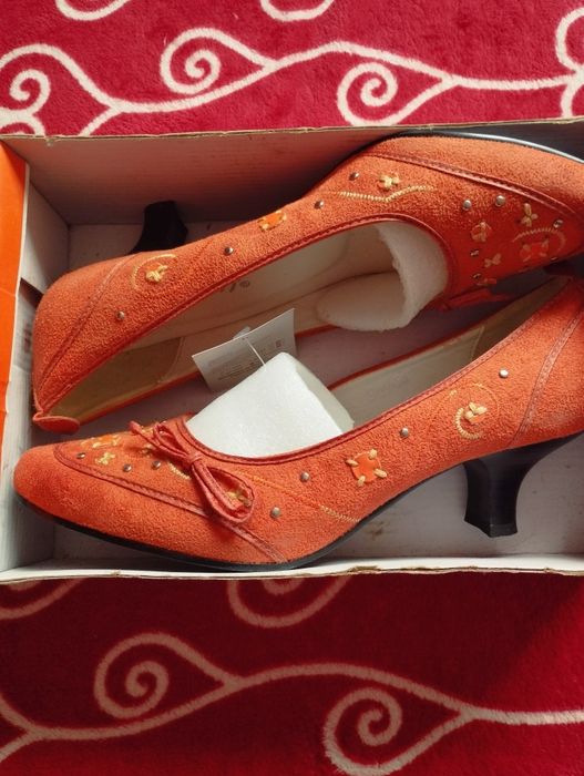 Дамски обувки N 37 нови