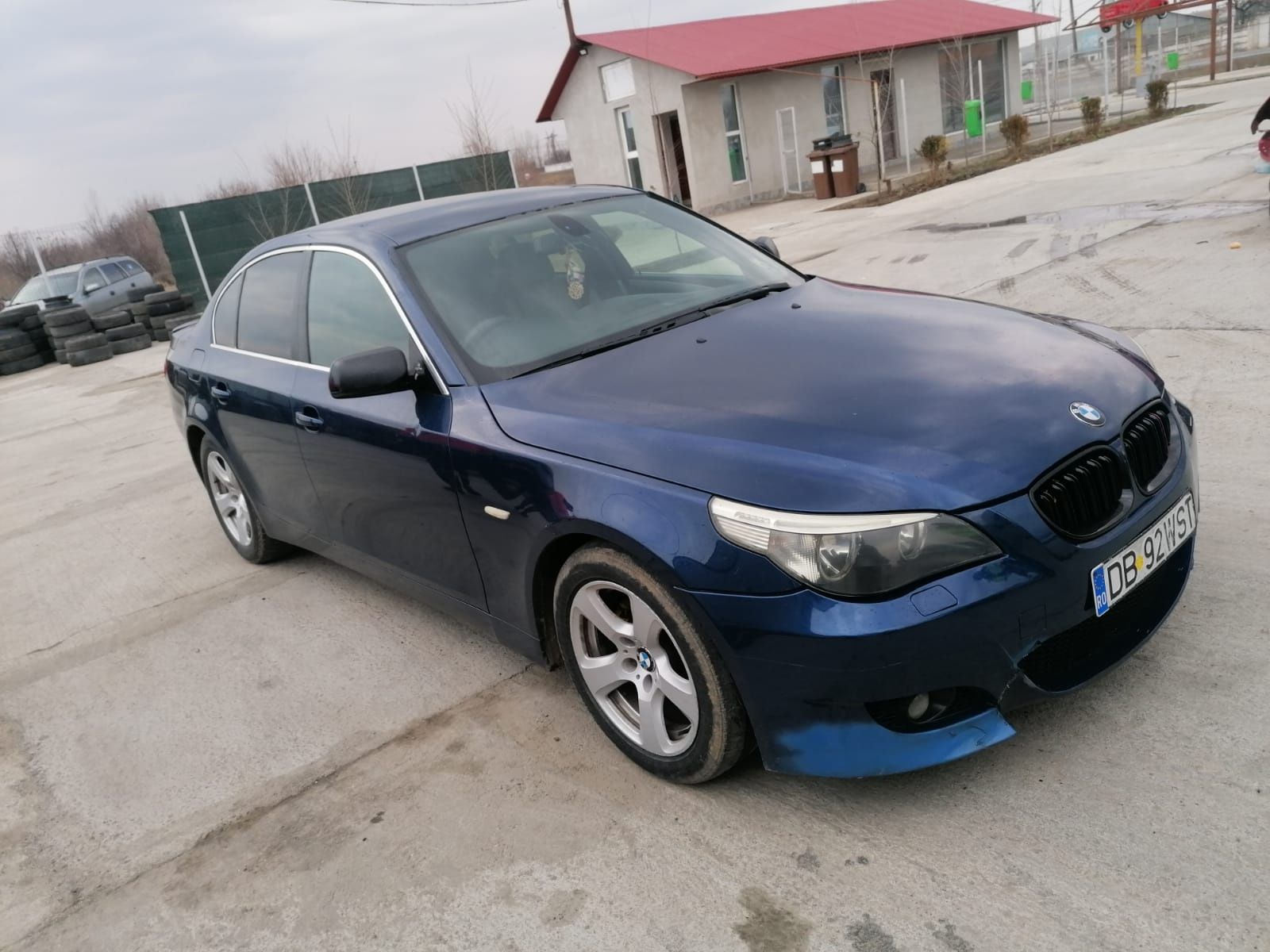 Dezmembrez bmw e 60 benzina