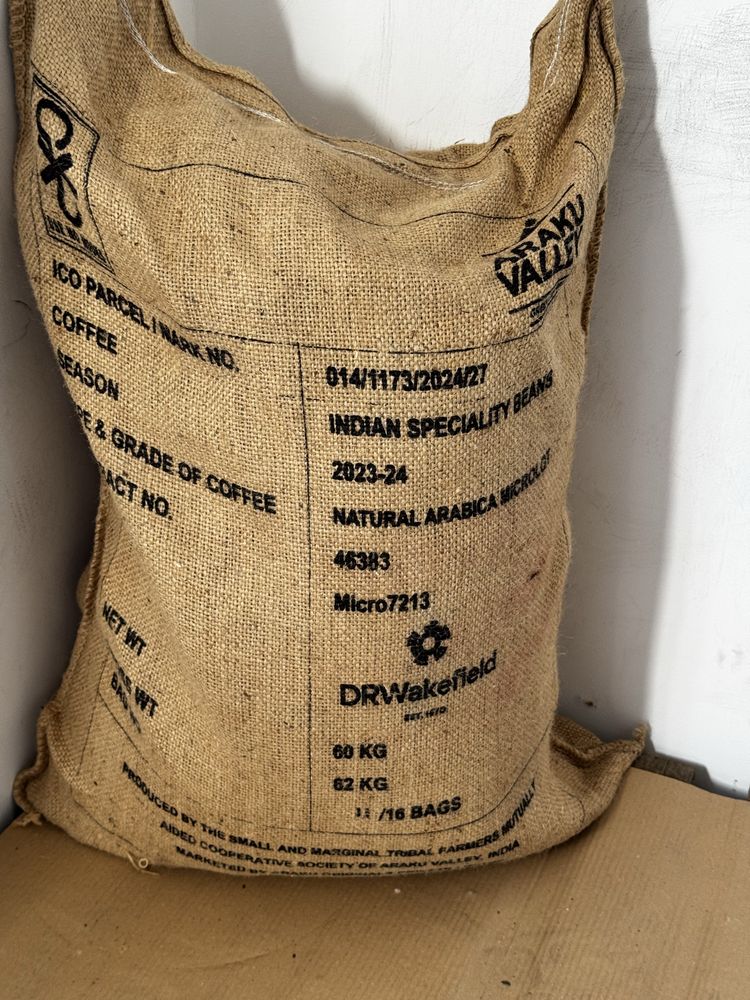 Vând saci de cafea din iută, diverse modele.