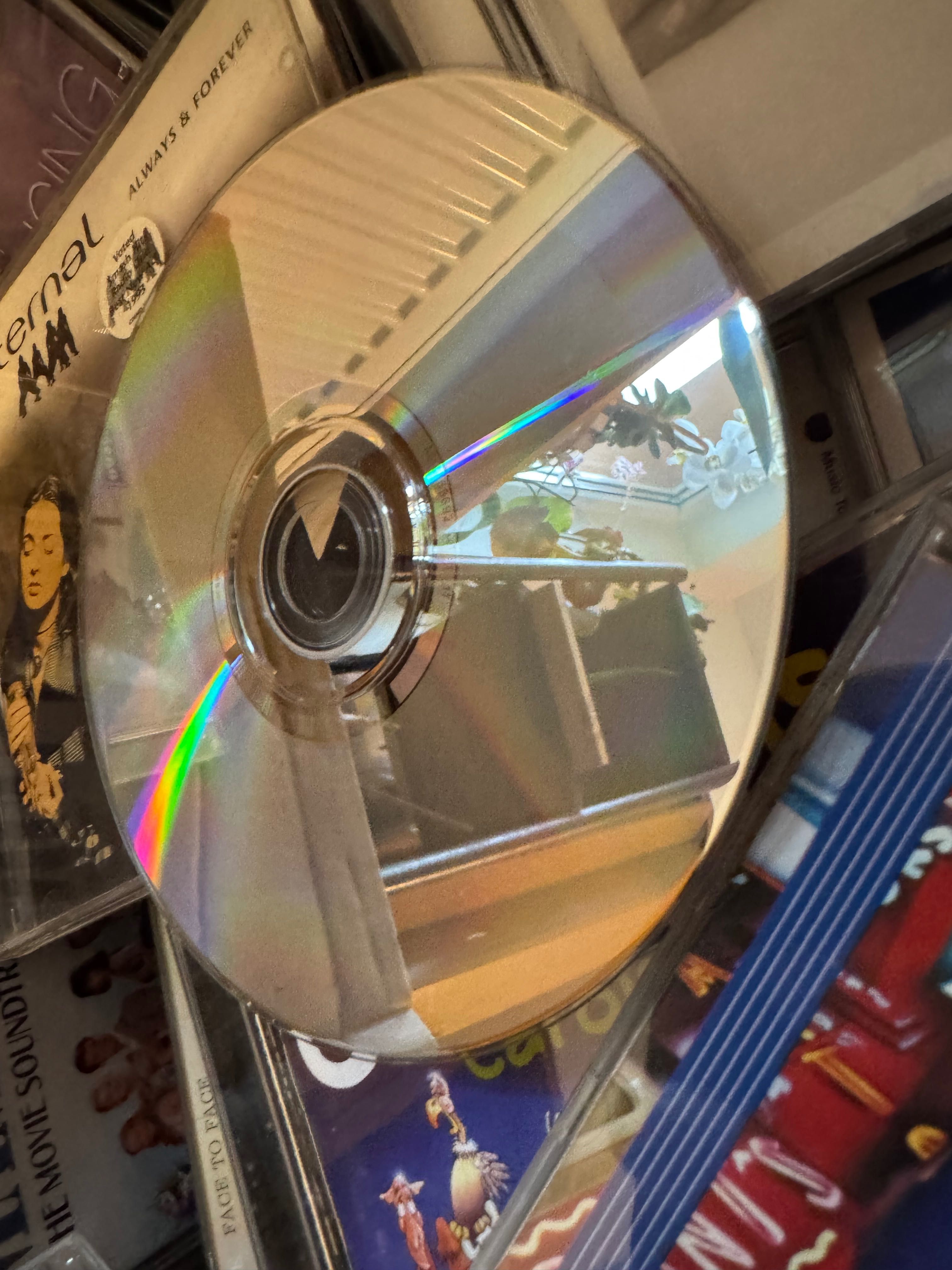 1200 + bucăți Colecție de CD -uri, proveniență UK.