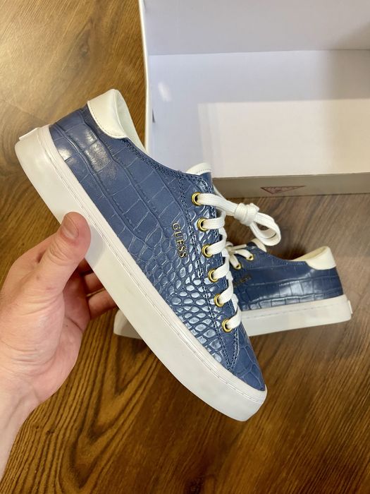 Adidasi / Sneakers Guess Ester